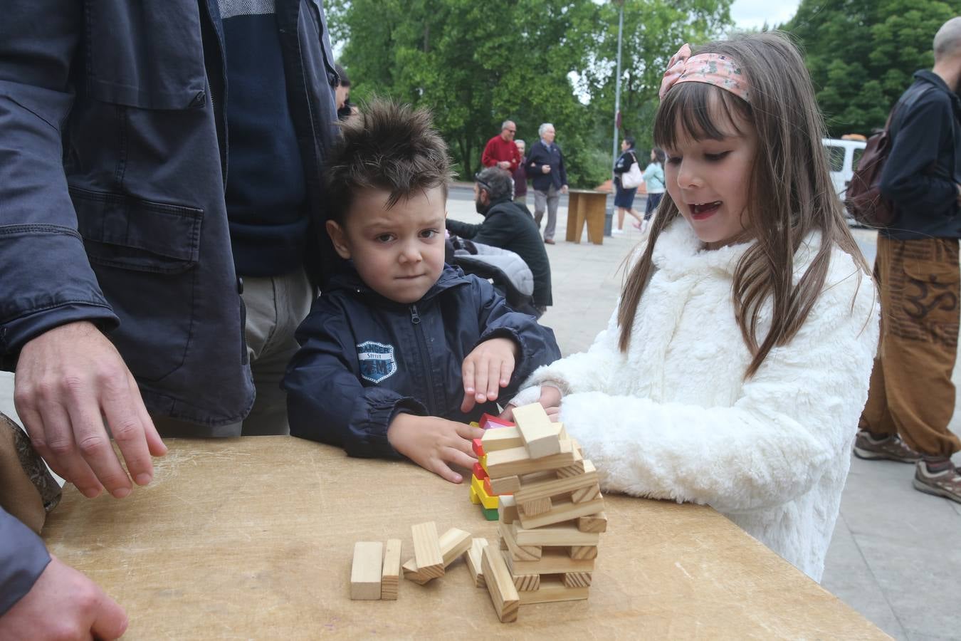 Fotos: Juegos tradicionales en la plaza de Santiago