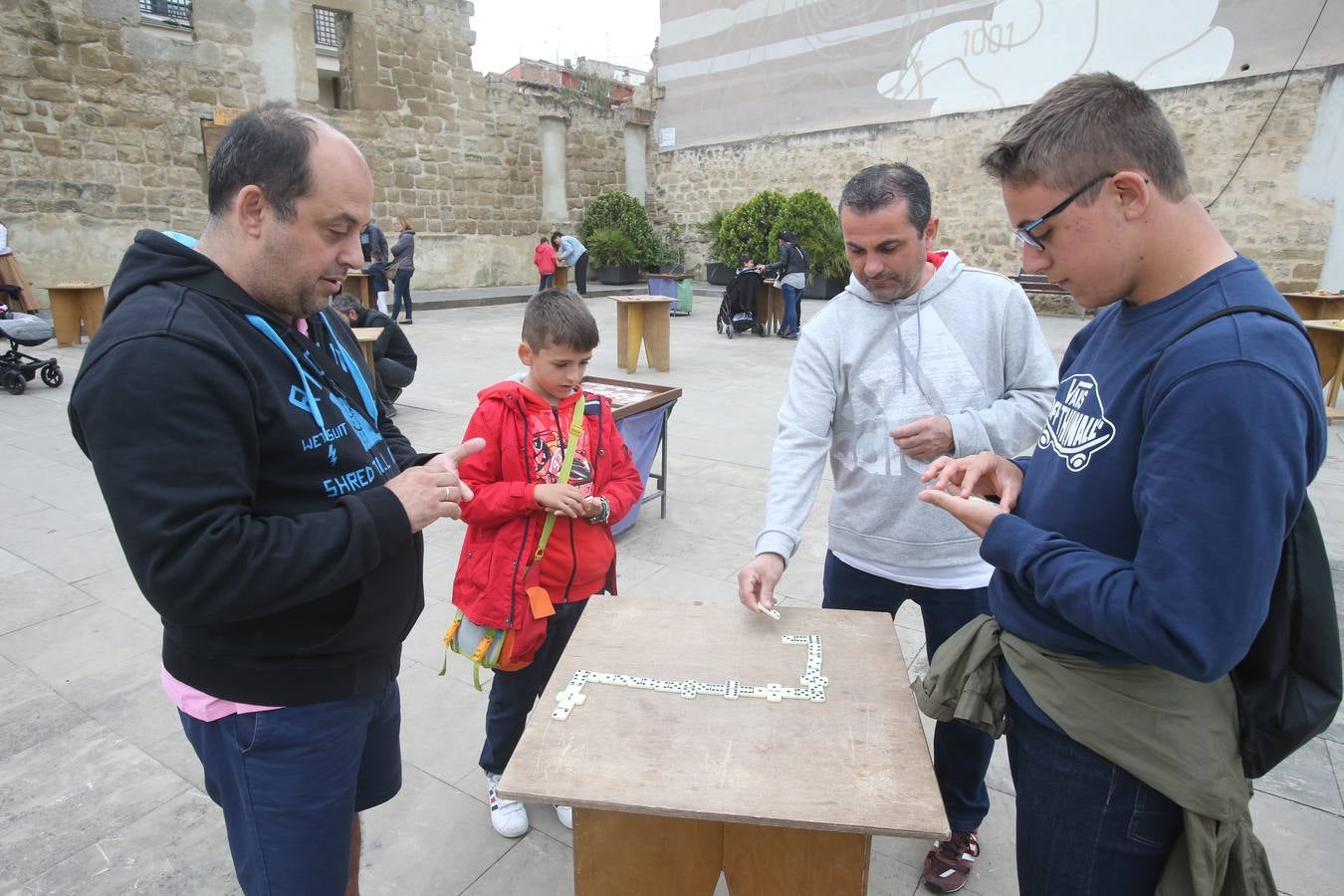 Fotos: Juegos tradicionales en la plaza de Santiago