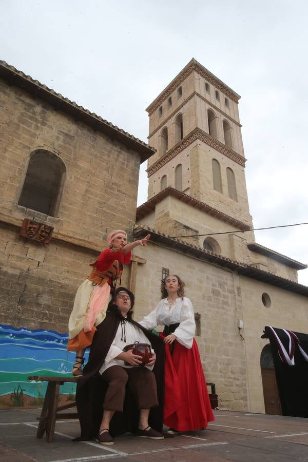 Fotos: Teatro y actuaciones en la calle por San Bernabé