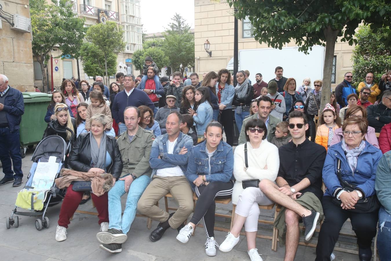 Fotos: Teatro y actuaciones en la calle por San Bernabé