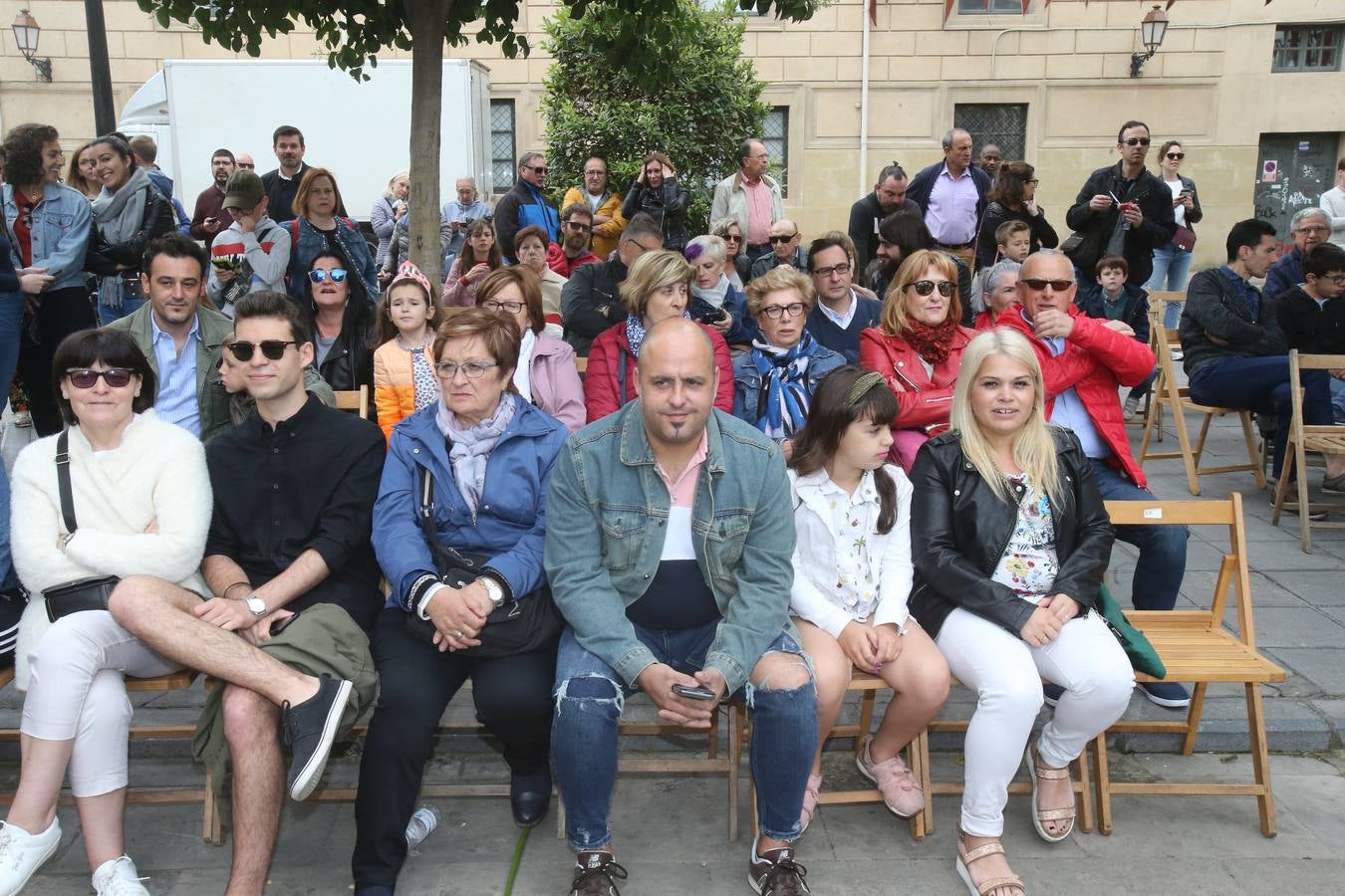 Fotos: Teatro y actuaciones en la calle por San Bernabé