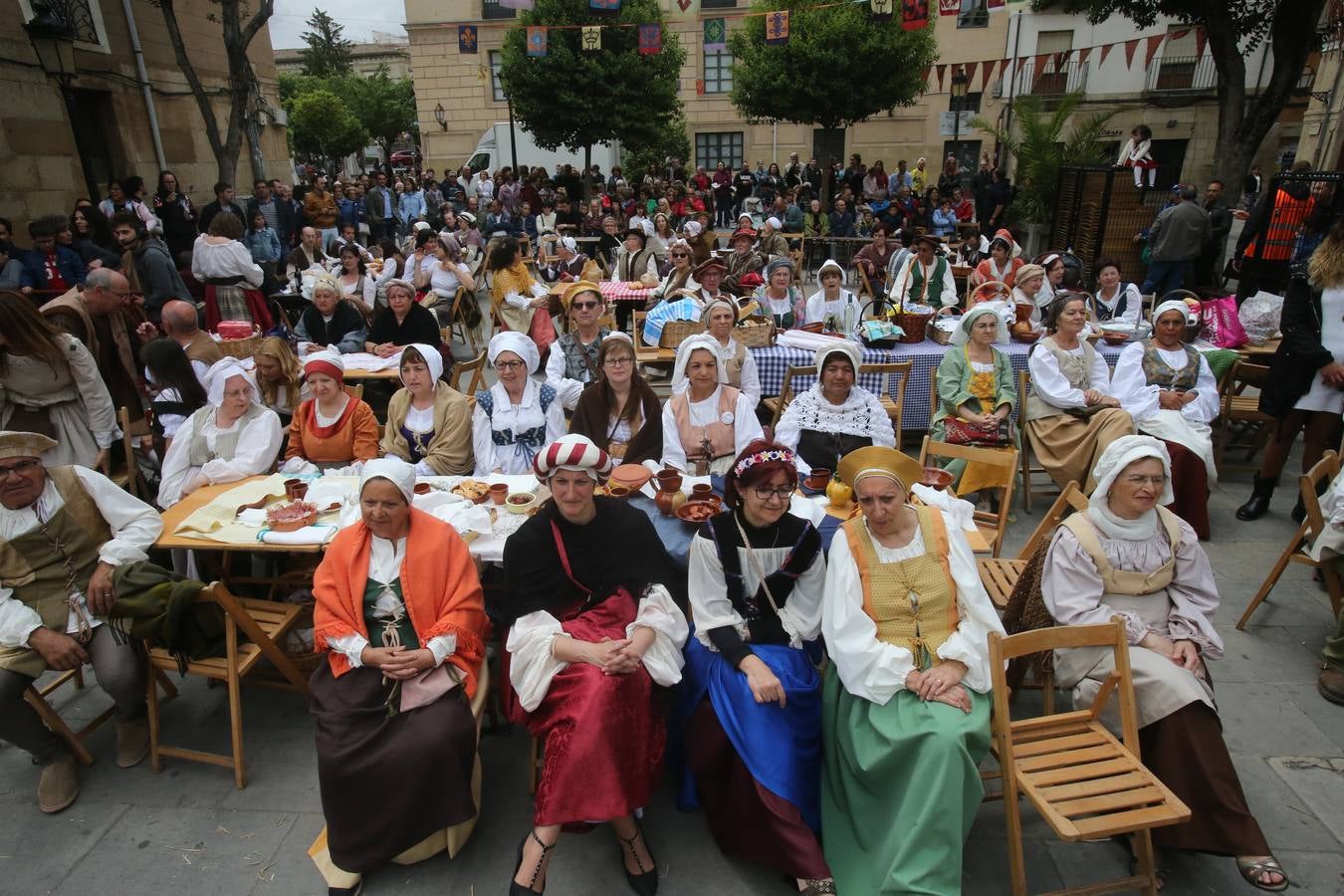 Fotos: Teatro y actuaciones en la calle por San Bernabé