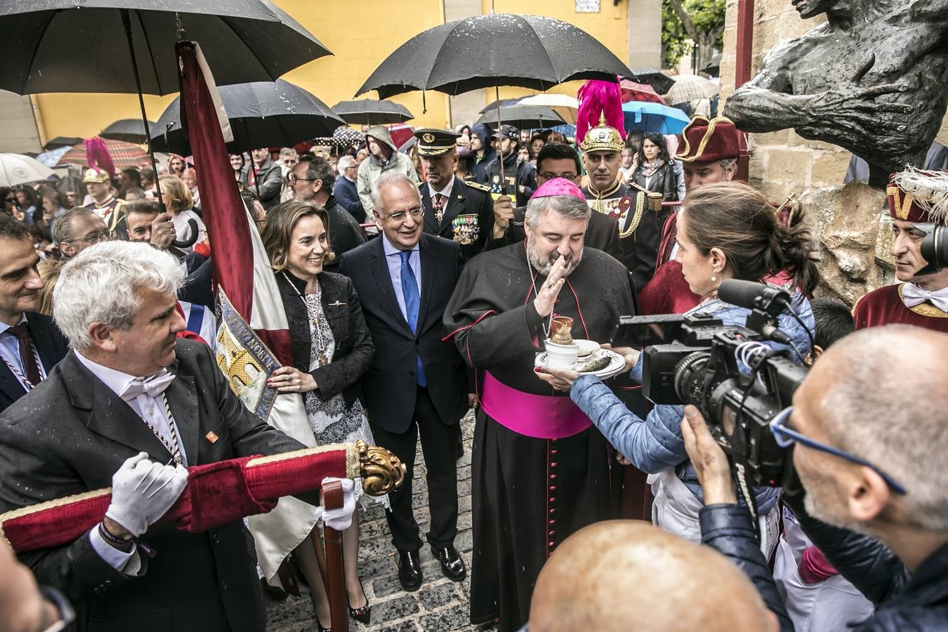 Fotos: Los banderazos y la procesión de San Bernabé