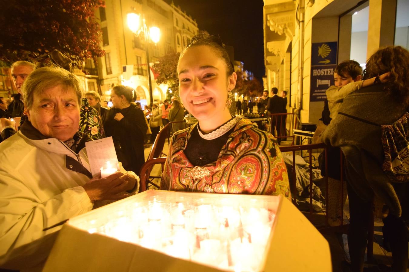 La Cofradía de San Bernabé celebró el encendido de luminarias en cumplimento del Voto de San Bernabé.