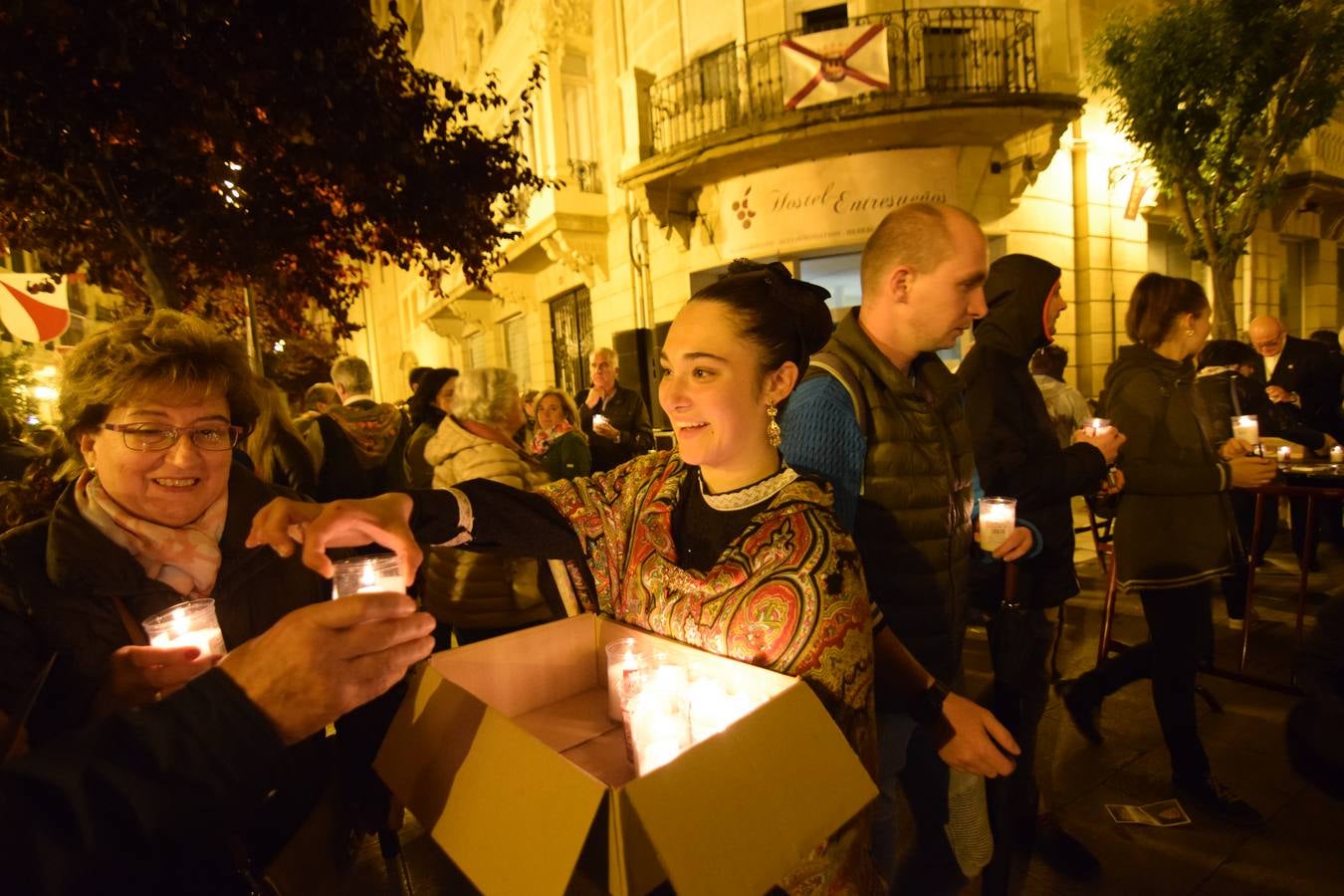 La Cofradía de San Bernabé celebró el encendido de luminarias en cumplimento del Voto de San Bernabé.