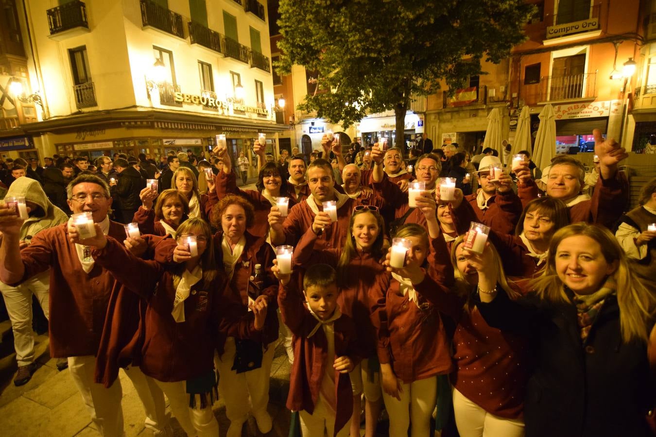 La Cofradía de San Bernabé celebró el encendido de luminarias en cumplimento del Voto de San Bernabé.