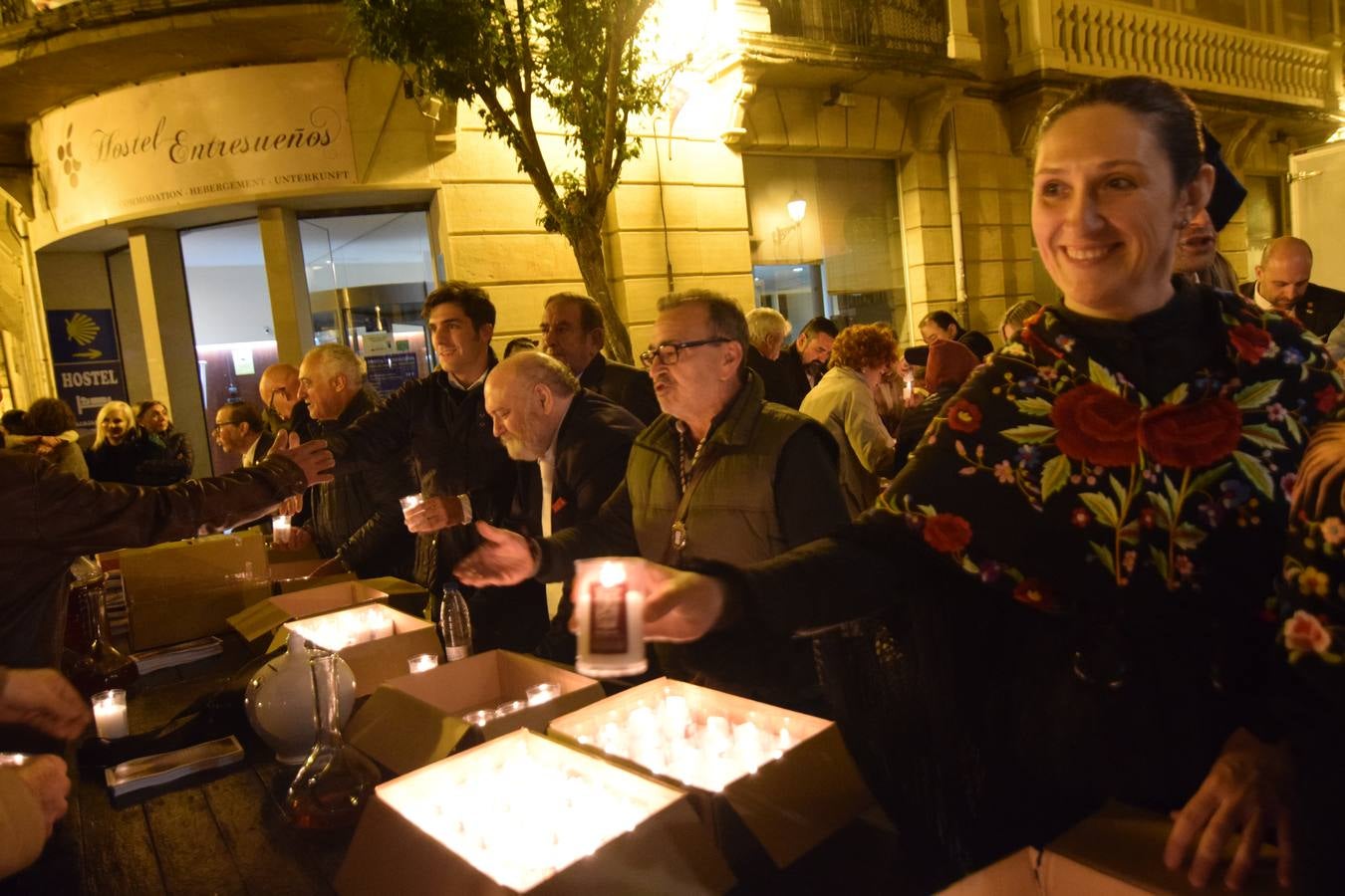 La Cofradía de San Bernabé celebró el encendido de luminarias en cumplimento del Voto de San Bernabé.