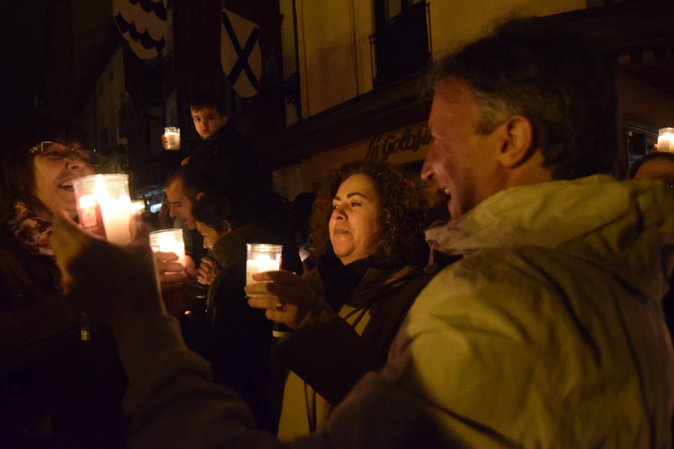 La Cofradía de San Bernabé celebró el encendido de luminarias en cumplimento del Voto de San Bernabé.