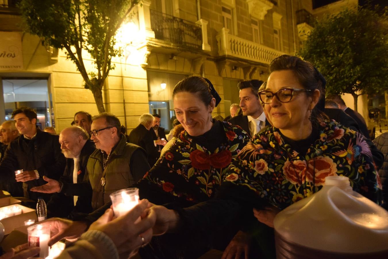 La Cofradía de San Bernabé celebró el encendido de luminarias en cumplimento del Voto de San Bernabé.