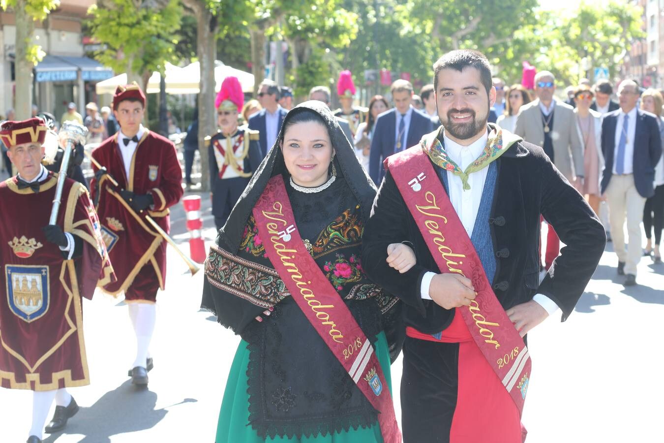 Fotos: Llamada a Concejo y misa