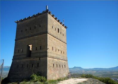 Imagen secundaria 1 - Vista desde la Torre Fuerte del Cortijo, que aparece sobre estas líneas y calle del Cortijo