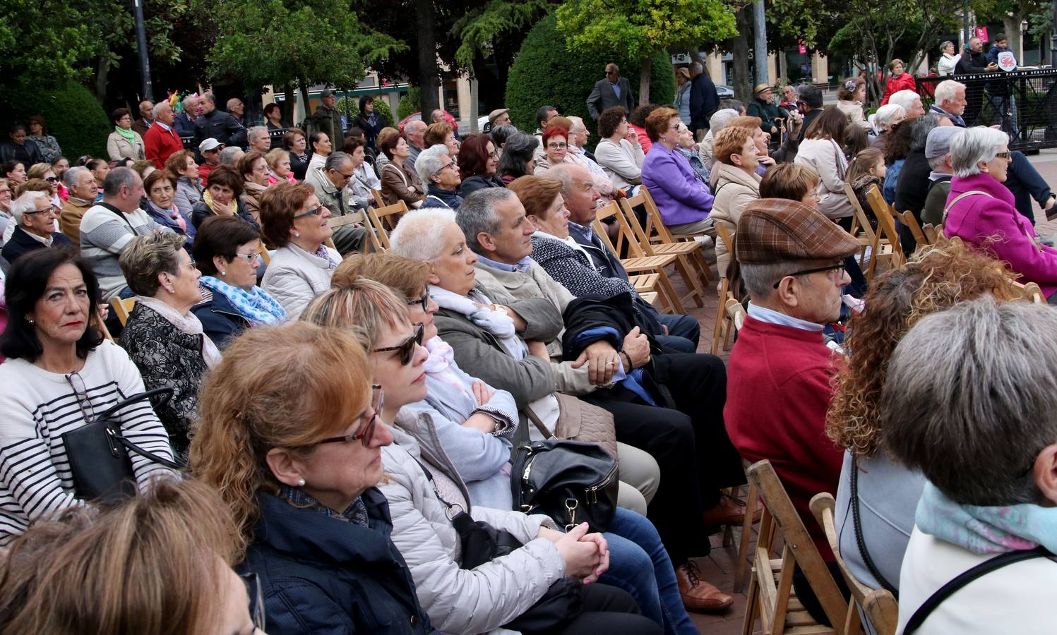 Fotos: VIII Festival Nacional de Folclore en el Paseo de El Espolón