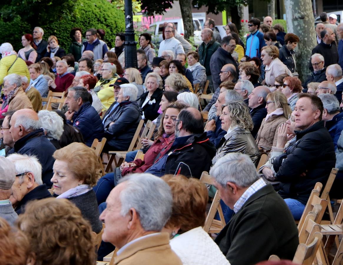Fotos: VIII Festival Nacional de Folclore en el Paseo de El Espolón
