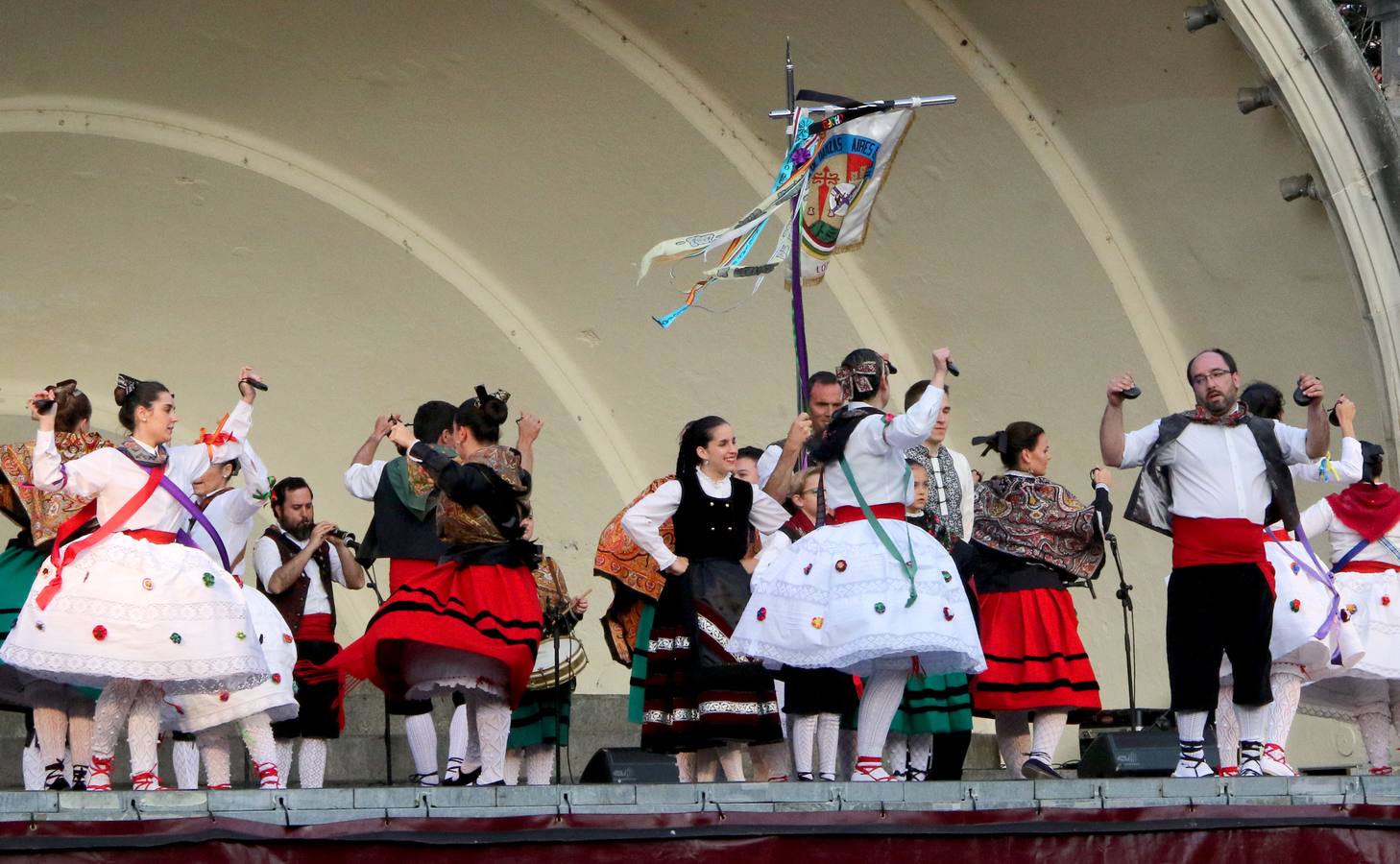 Fotos: VIII Festival Nacional de Folclore en el Paseo de El Espolón