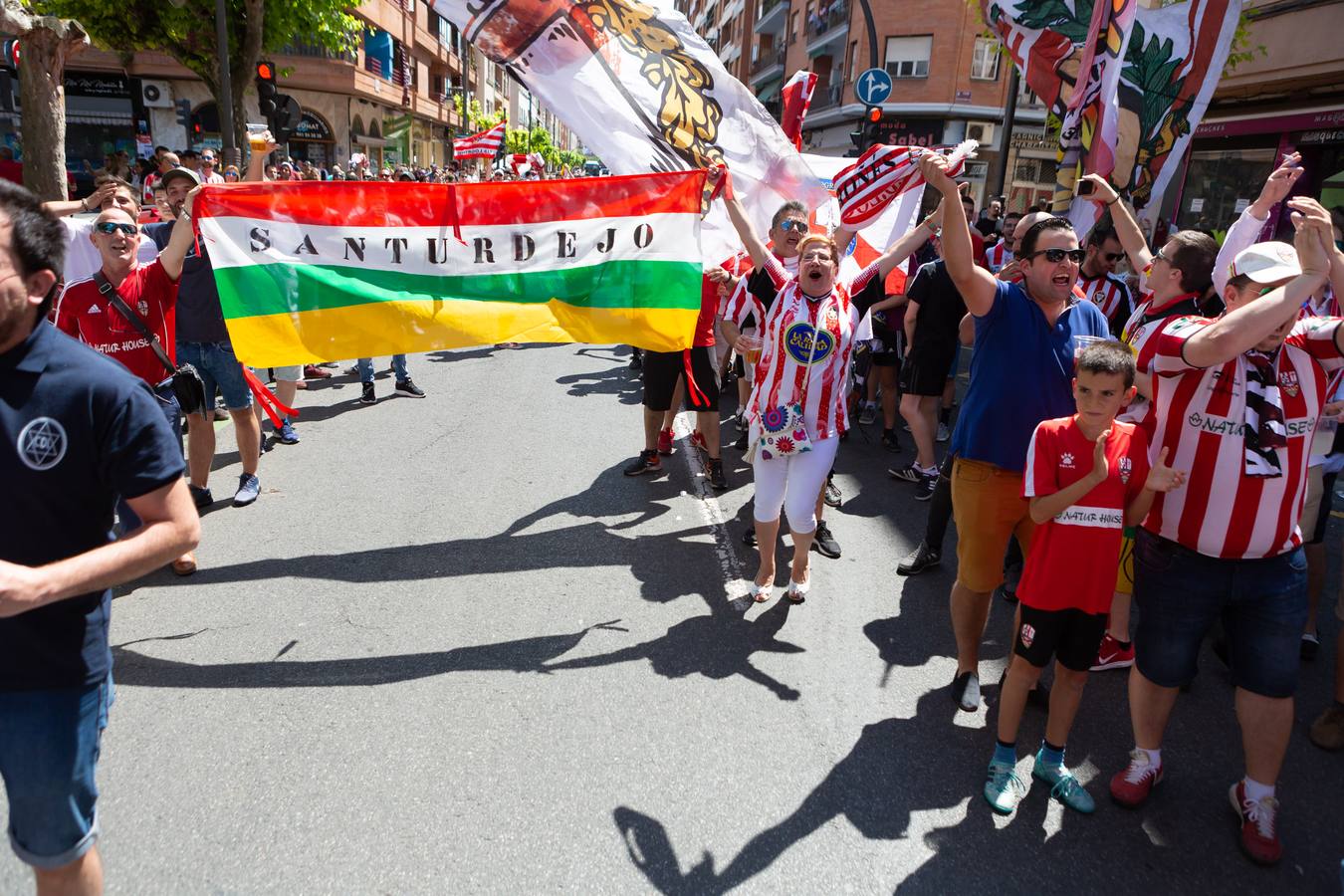 Fotos: Logroño arropa a la UD Logroñés hasta Las Gaunas (1)