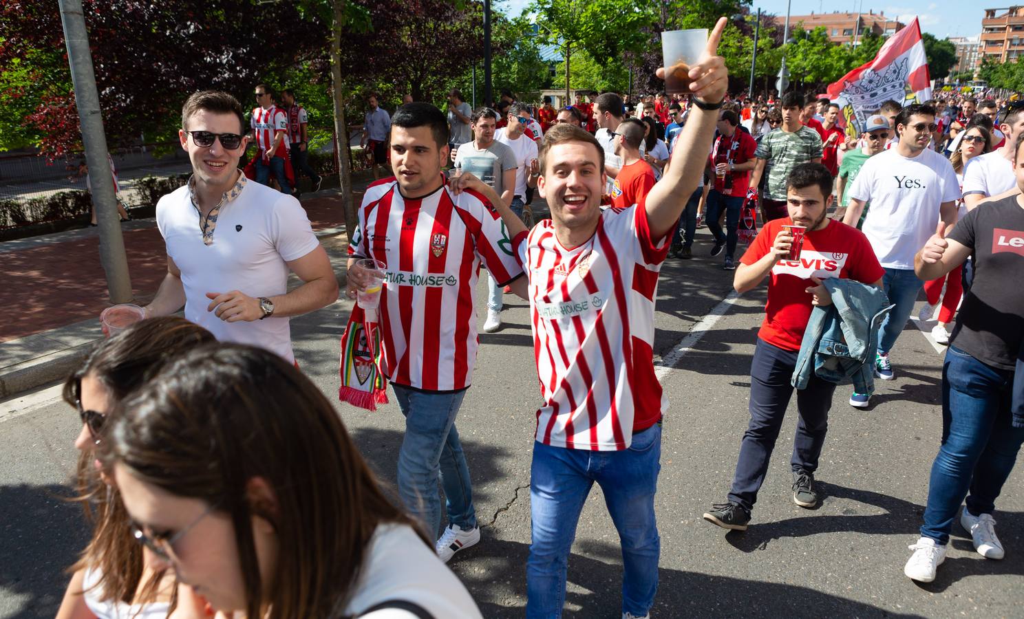 Fotos: La afición arropa a la UD Logroñés (3)