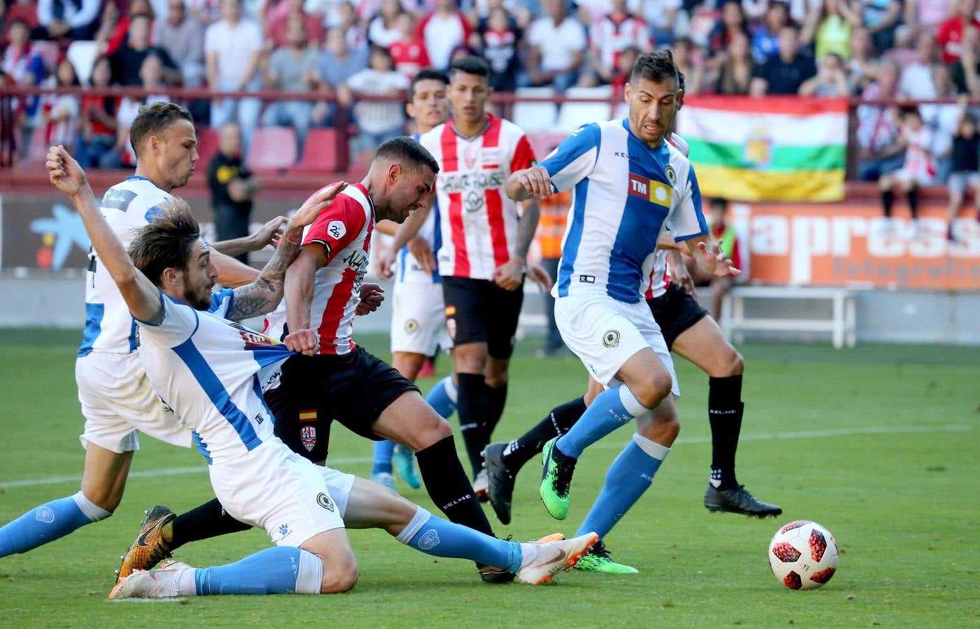 Los blanquirrojos no han pasado del empate ante el bloque alicantino y han quedado eliminados del 'play off' de ascenso a Segunda División.