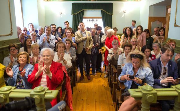 Imagen principal - Laura Rivado reedita el tripartito para hacerse con el Ayuntamiento de Haro