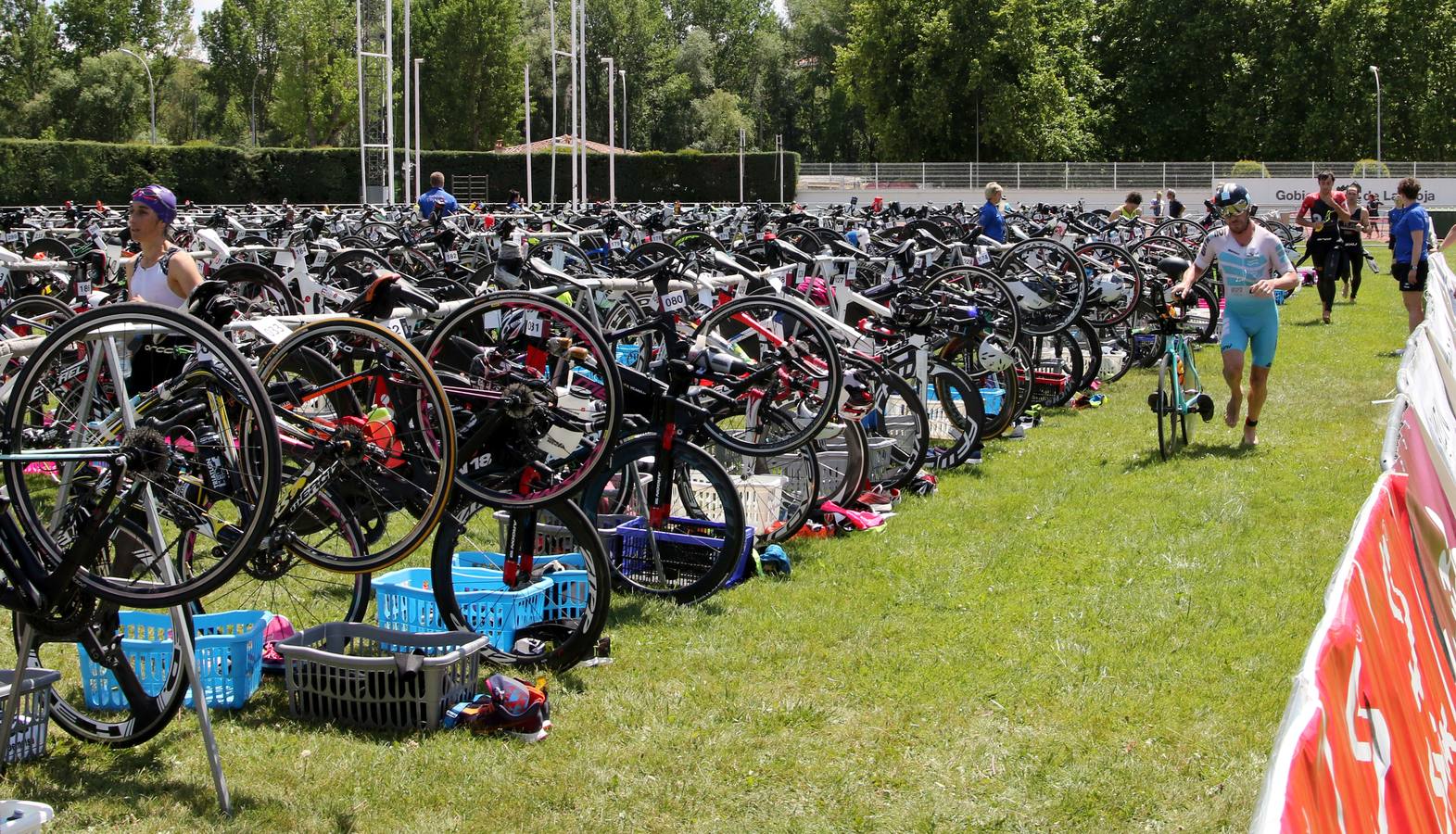 Fotos: La tercera edición del Triatlón La Rioja, en imágenes