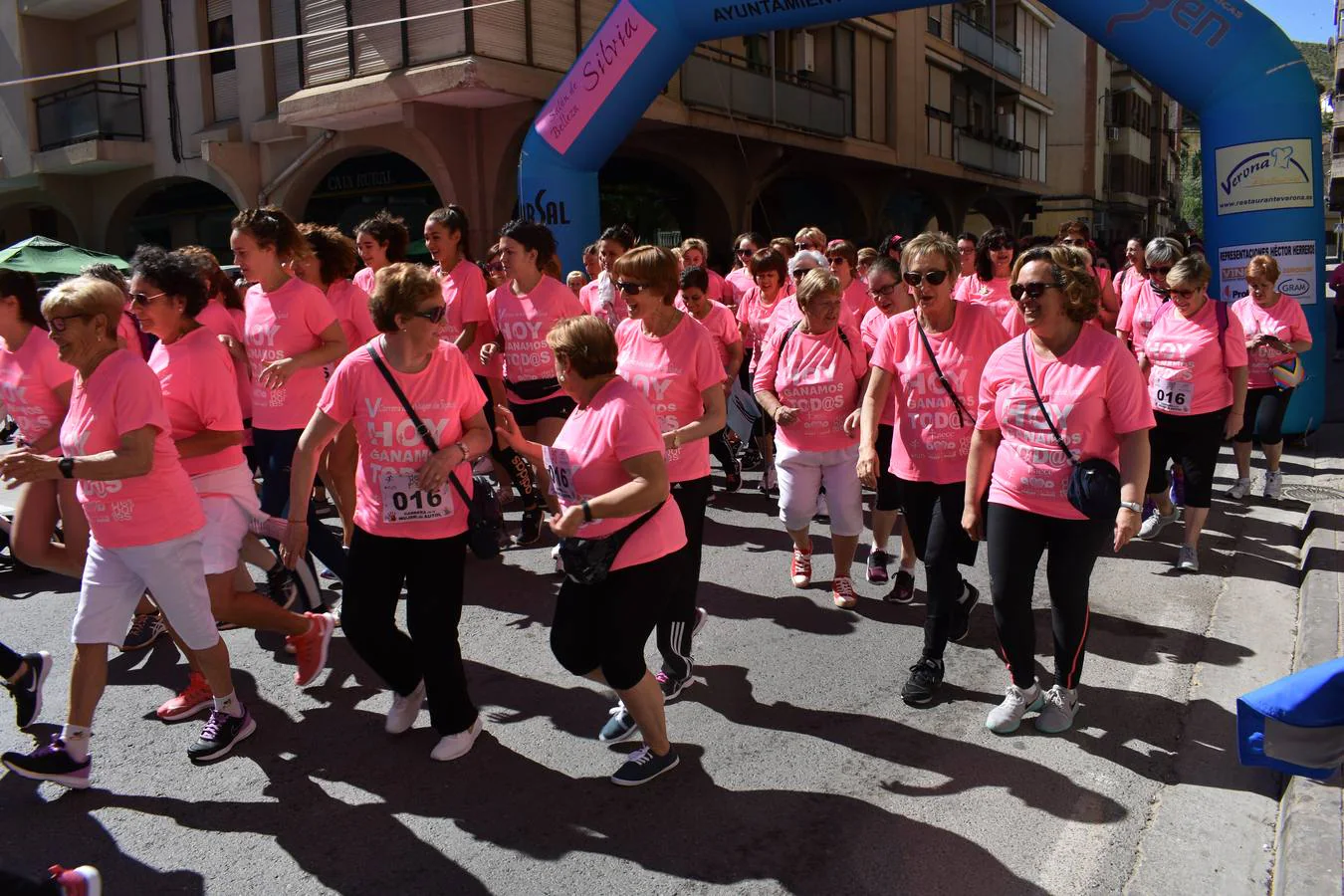 V carrera de la mujer de Autol a favor de la AECC en la que participaron más de 600 personas y se incluyó en los actos del día del deporte en la calle.