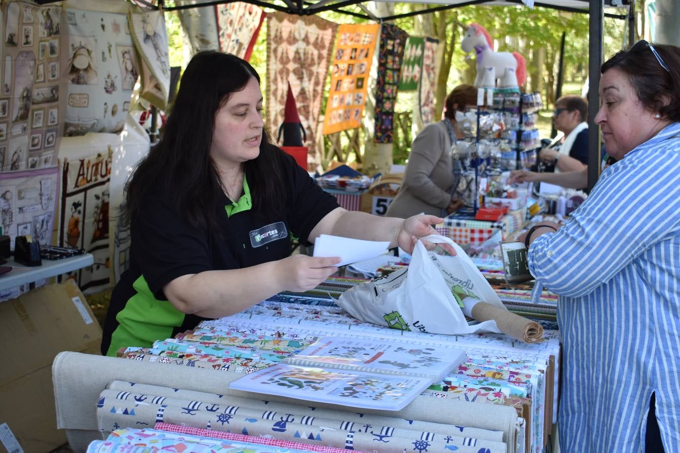 Fotos: XXVIII encuentro de asociaciones culturales de La Rioja y I encuentro de patchwork en Ocón