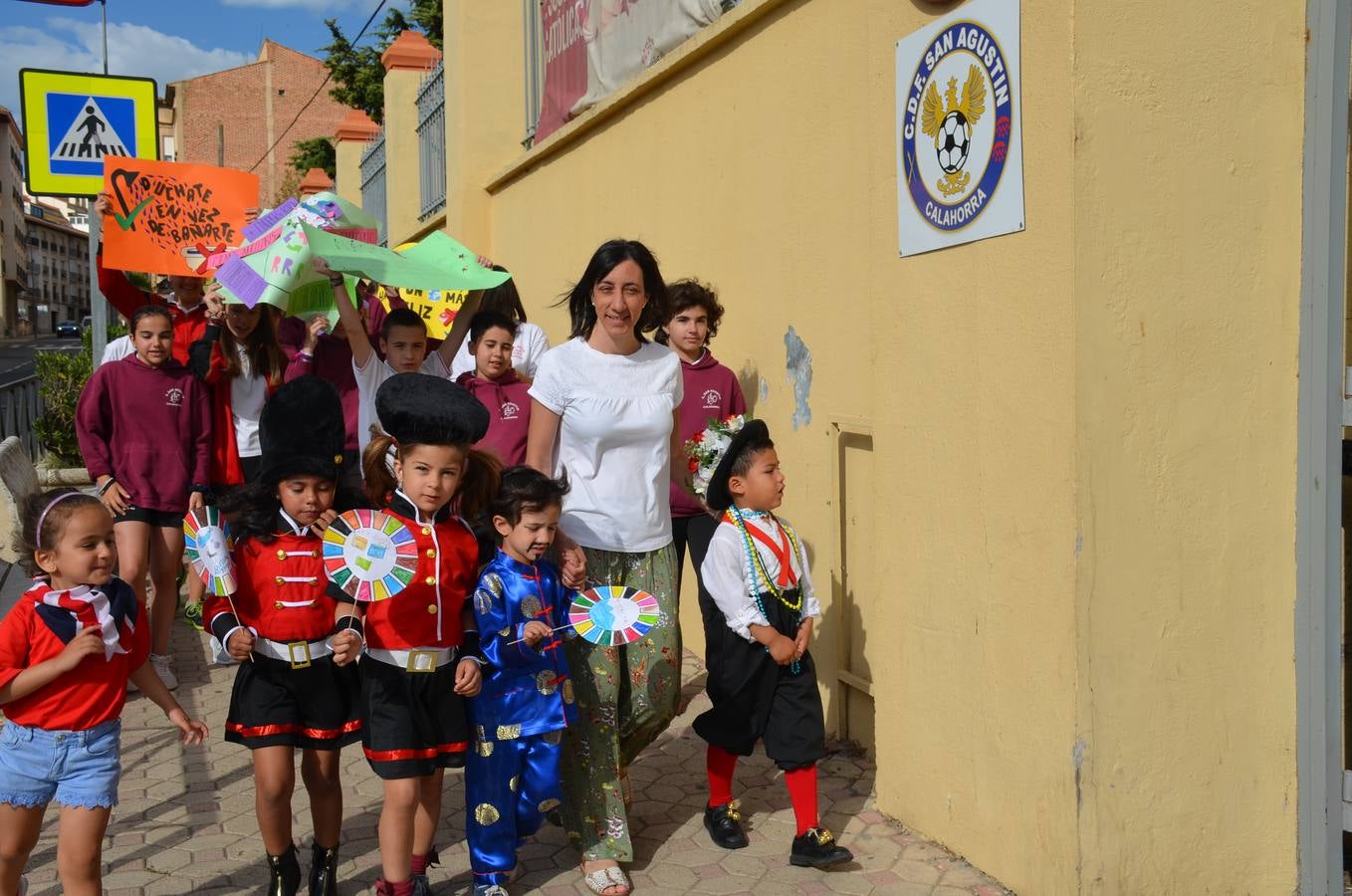 Los alumnos del colegio San Agustín han hecho un parón educativo por el Medio Ambiente.