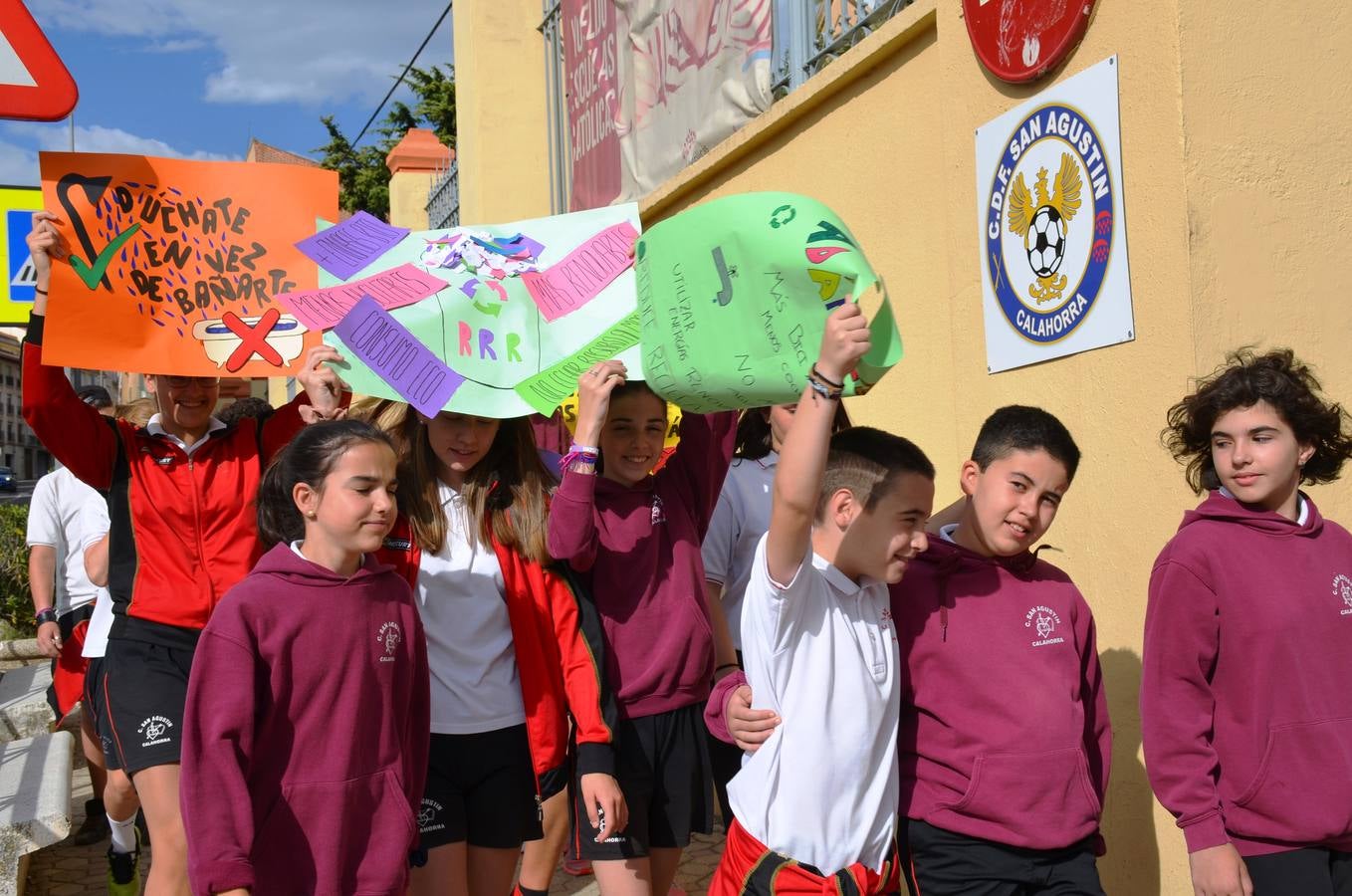Los alumnos del colegio San Agustín han hecho un parón educativo por el Medio Ambiente.