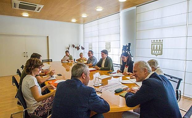 La Junta Local, presidida por Pablo Hermoso de Mendoza