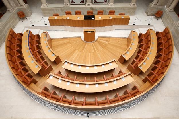 Vista cenital del Parlamento de La Rioja que hoy celebra su sesión constitutiva y conocerá quiénes integran su órgano rector. 