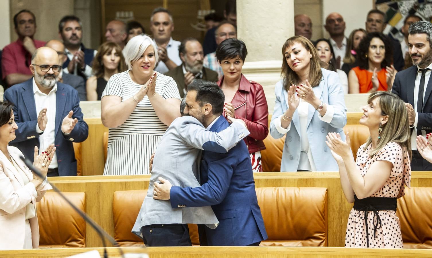 Fotos: Aplausos, gestos y discursos en la sesión para proclamar la Mesa del Parlamento riojano