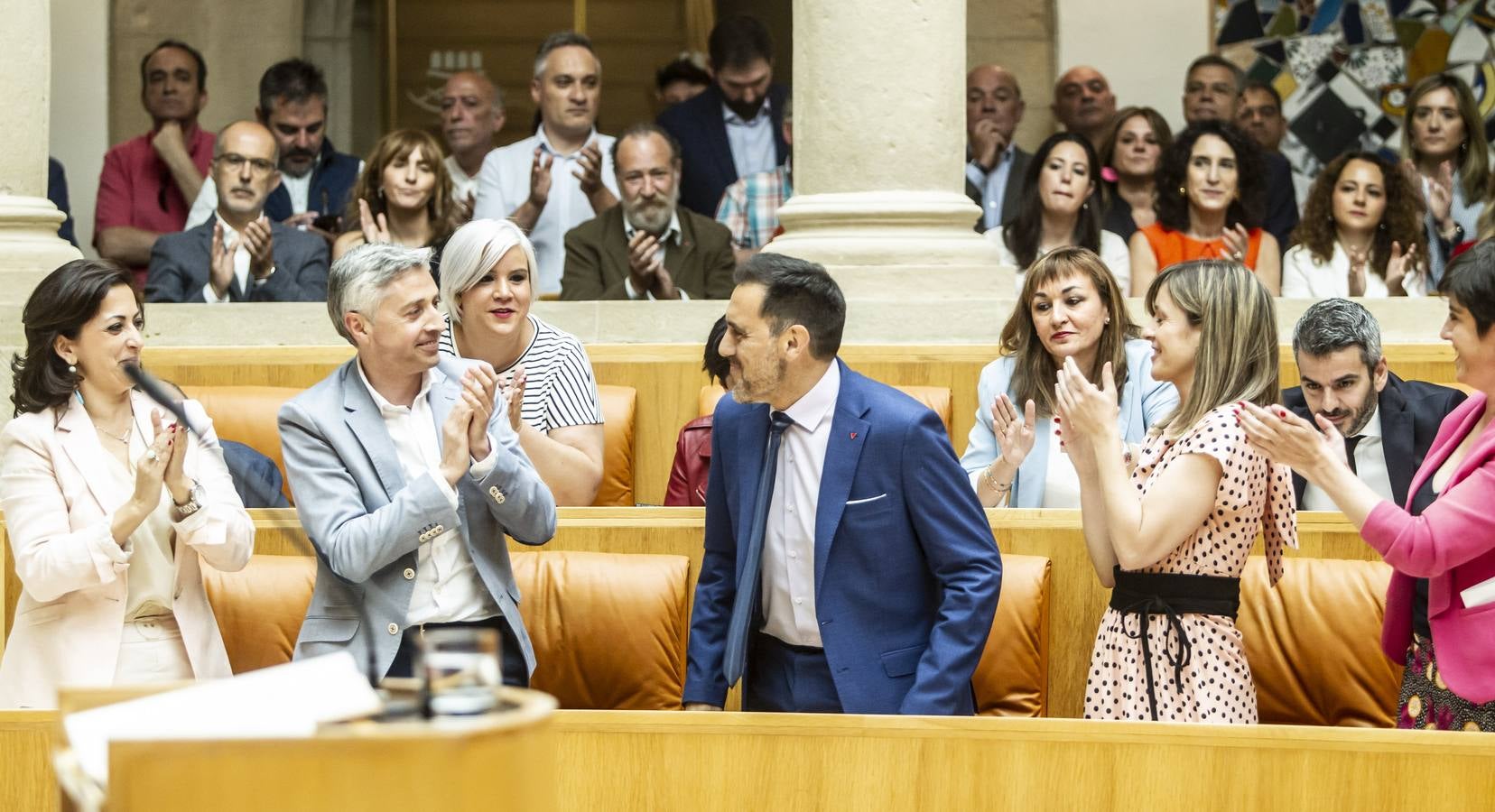 Fotos: Aplausos, gestos y discursos en la sesión para proclamar la Mesa del Parlamento riojano