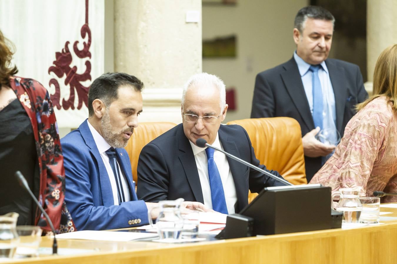 Fotos: Aplausos, gestos y discursos en la sesión para proclamar la Mesa del Parlamento riojano