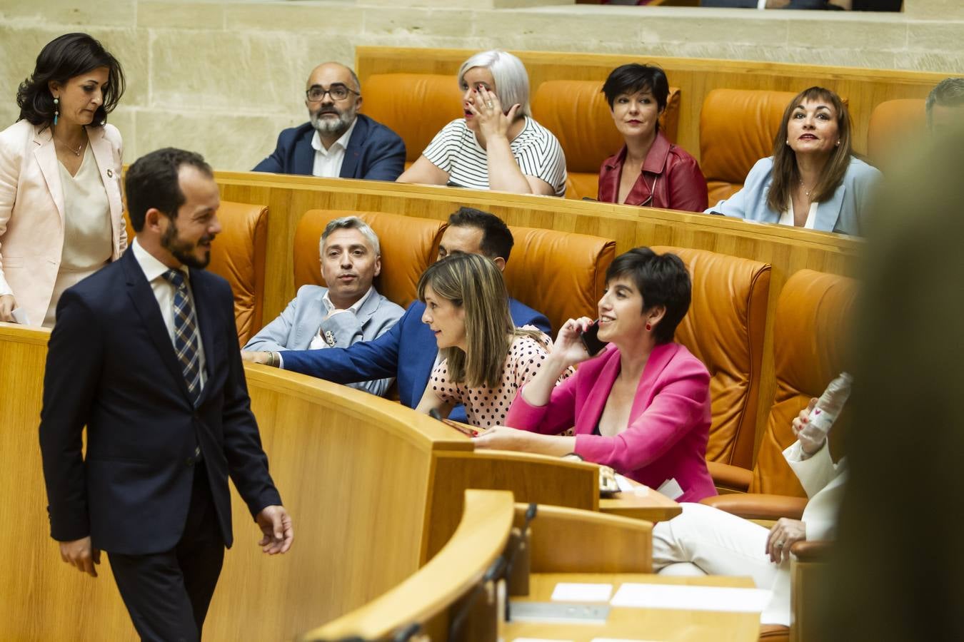 Fotos: Aplausos, gestos y discursos en la sesión para proclamar la Mesa del Parlamento riojano