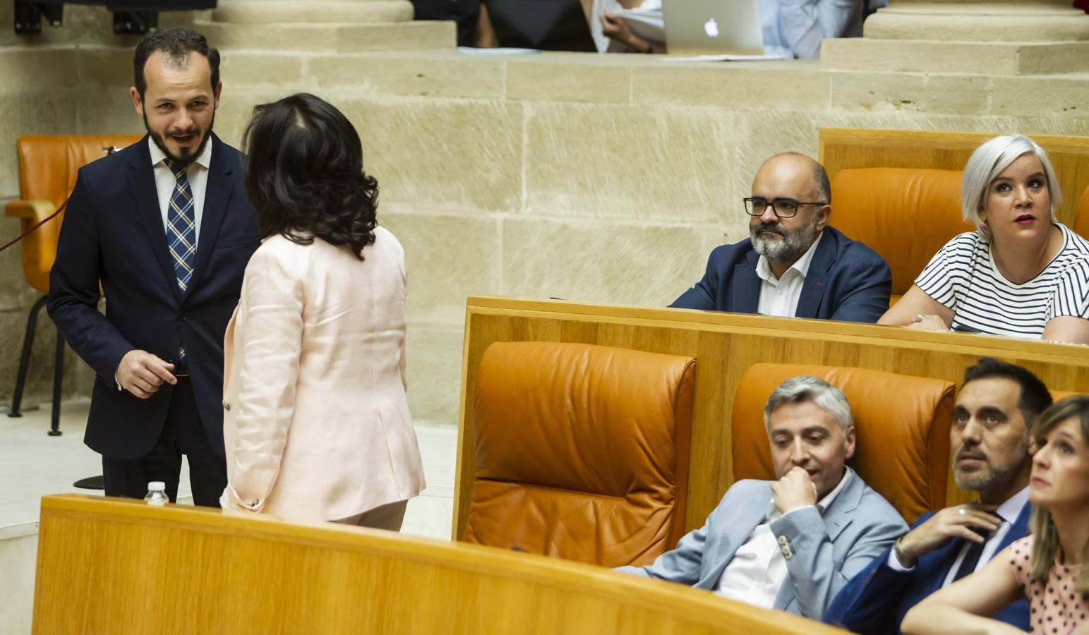 Fotos: Aplausos, gestos y discursos en la sesión para proclamar la Mesa del Parlamento riojano