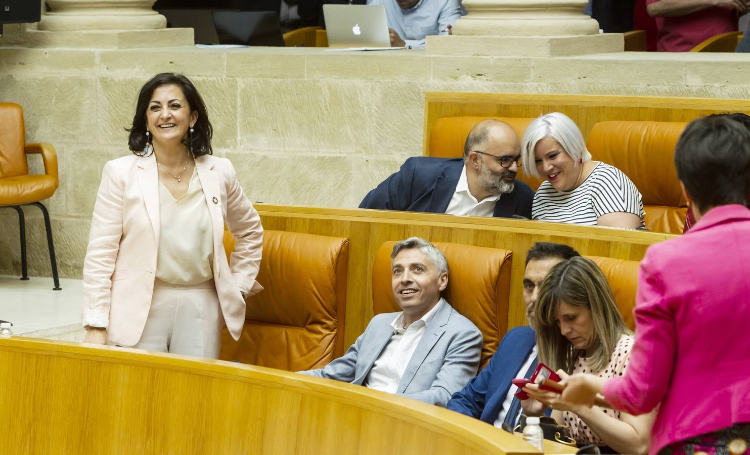 Fotos: Aplausos, gestos y discursos en la sesión para proclamar la Mesa del Parlamento riojano