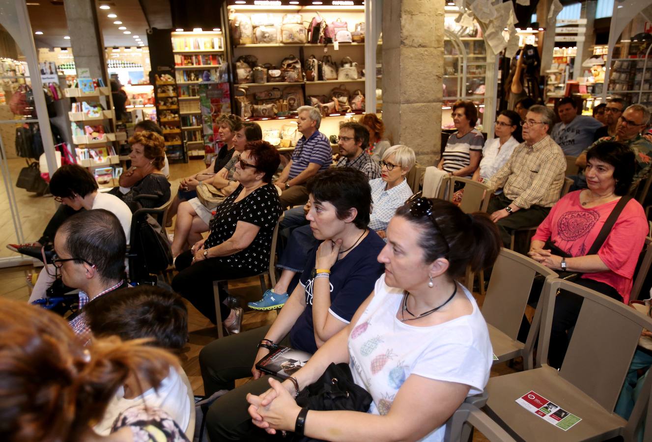 Fotos: Lorenzo Silva y Noemí Trujillo presentaron su último libro, &#039;Si esto es una mujer&#039;, en el Espacio Santos Ochoa