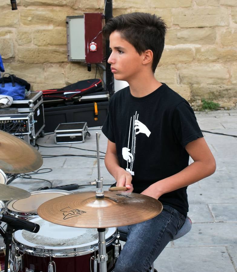 Por la tarde, la escuela de música tocó para quienes hasta allí se acercaron en la tarde del Día de la Música