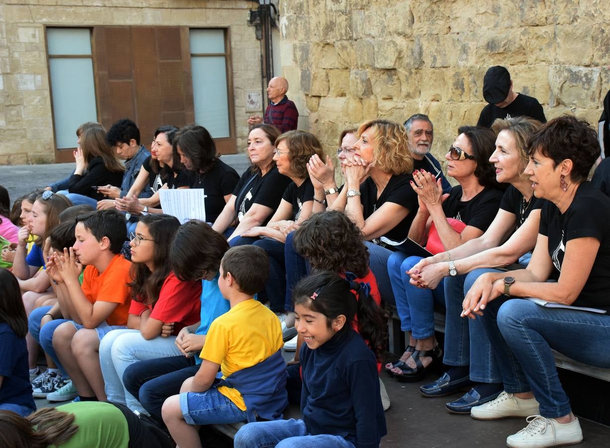 Por la tarde, la escuela de música tocó para quienes hasta allí se acercaron en la tarde del Día de la Música