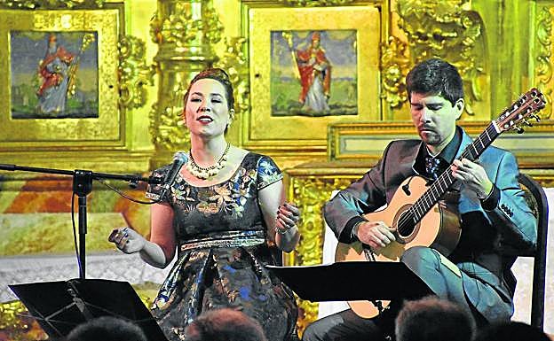 La actuación del dúo Finalis Terra en la iglesia de San Pedro fue una de las más aplaudidas, en la segunda jornada de Encinart.