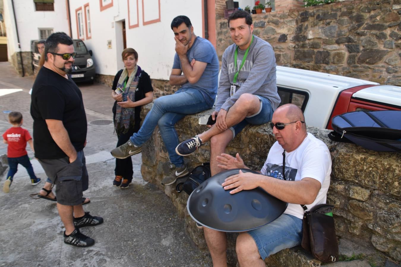 Gran ambiente en las calles de Enciso.
