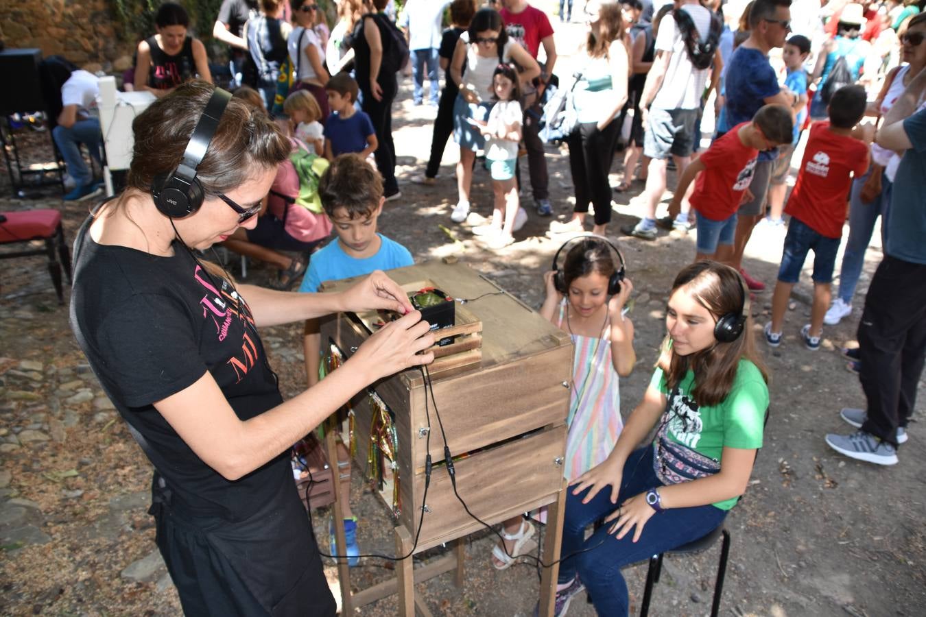 Gran ambiente en las calles de Enciso.