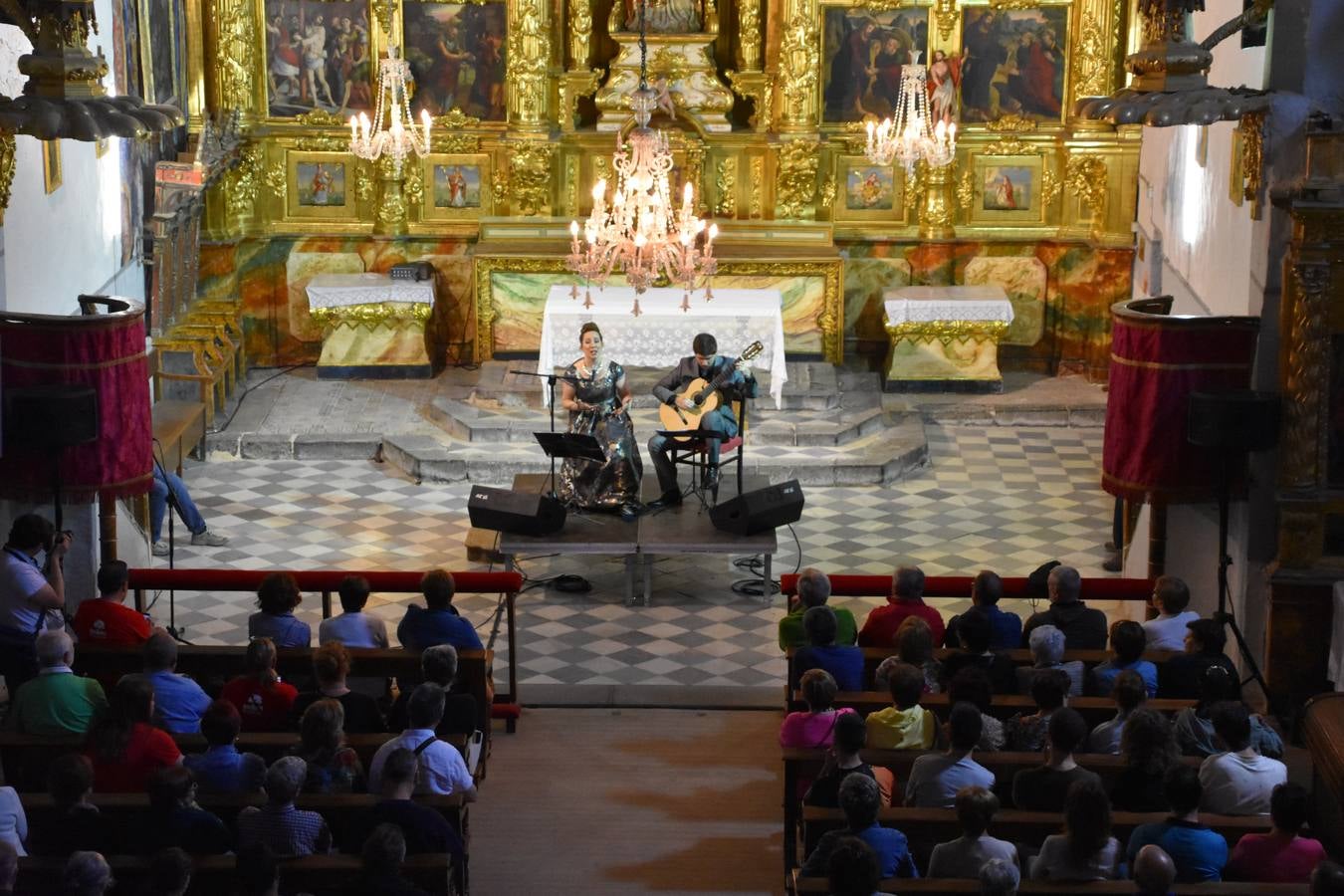 Gran ambiente en las calles de Enciso.