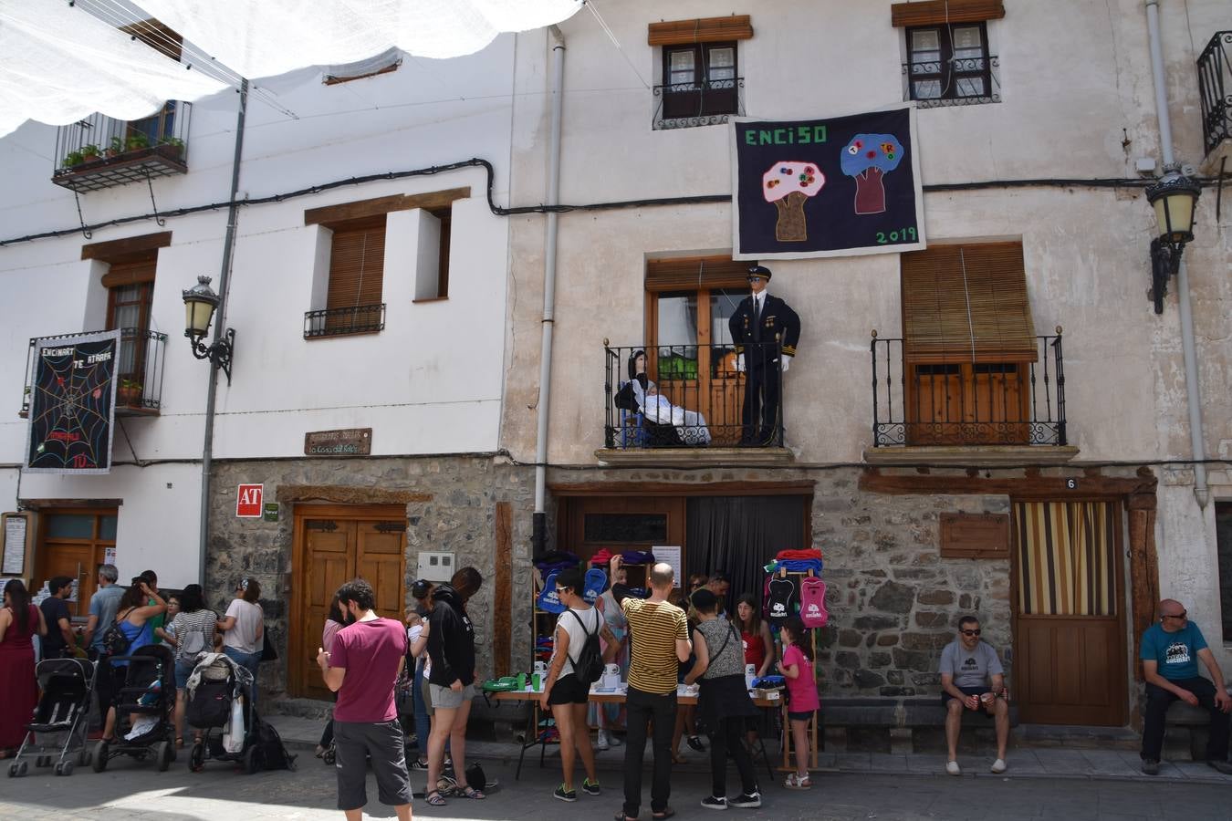 Gran ambiente en las calles de Enciso.