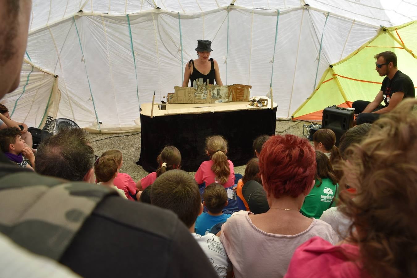 Gran ambiente en las calles de Enciso.