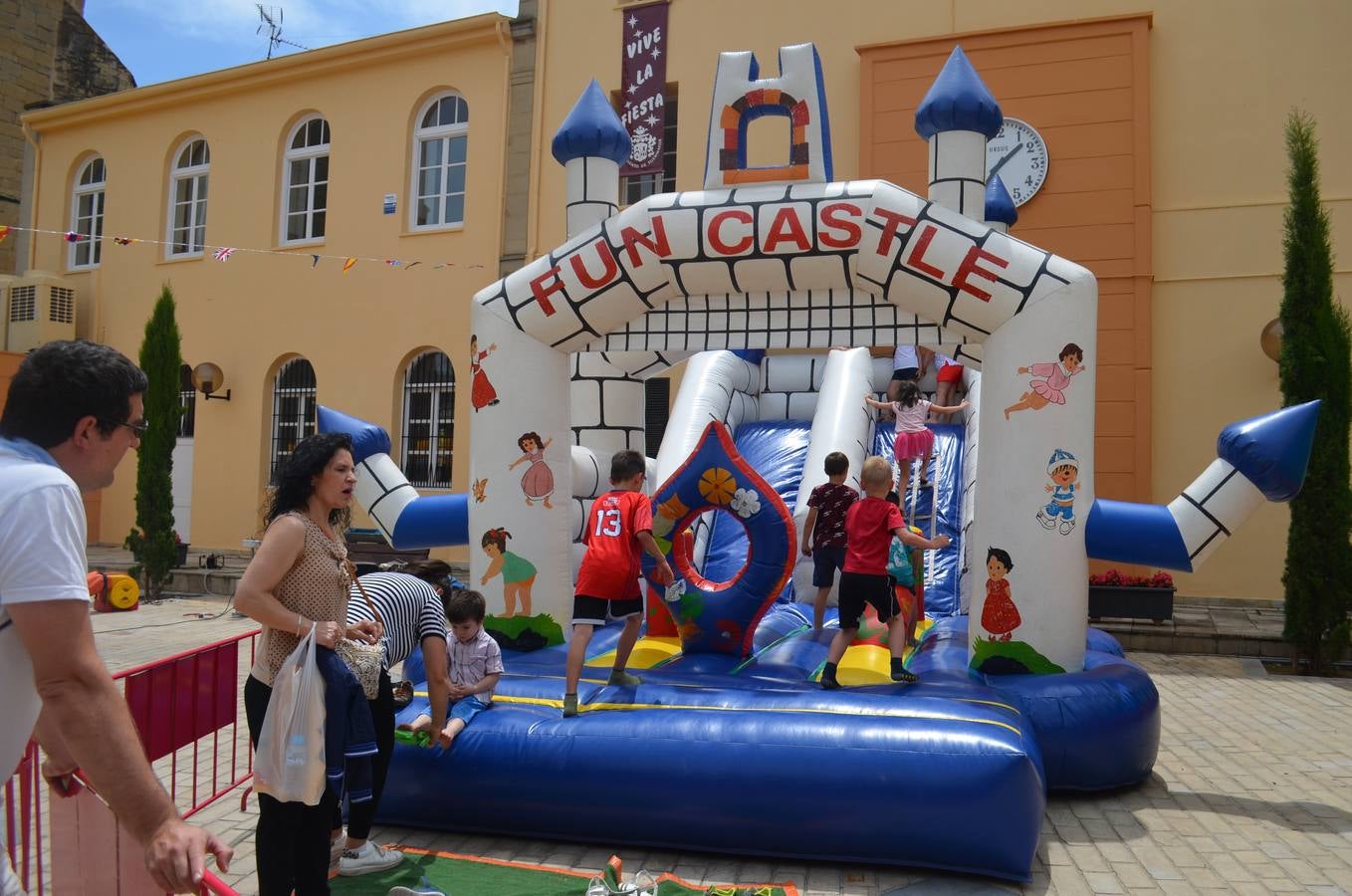 Fotos: Domingo de fiestas de San Juan en Fuenmayor