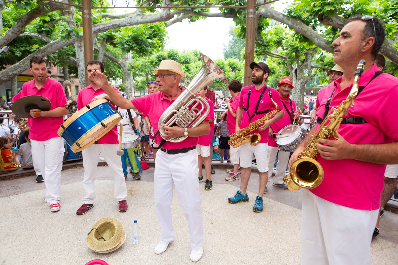 Fotos: Los almuerzos y las vueltas protagonizan las fiestas de Nájera