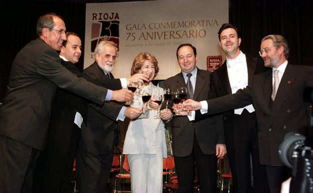 Autoridades en el 75 aniversario del Consejo Regulador de la Denominación de Origen Rioja.