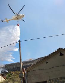 Imagen secundaria 2 - Un incendio quema terreno de cereal y matorrales en Herramélluri