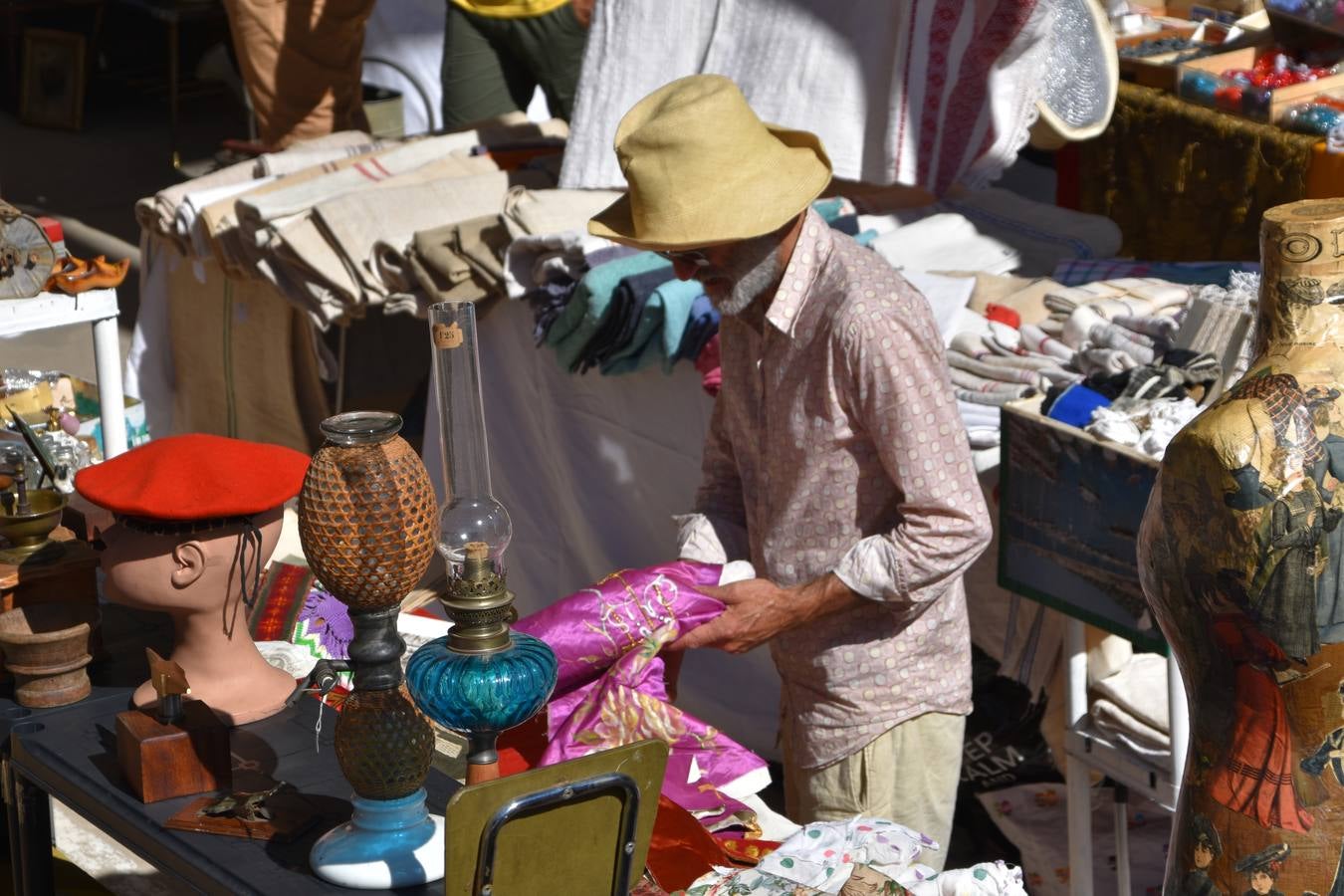 Fotos: Munilla ha acogido la X Feria Internacional de Antigüedades