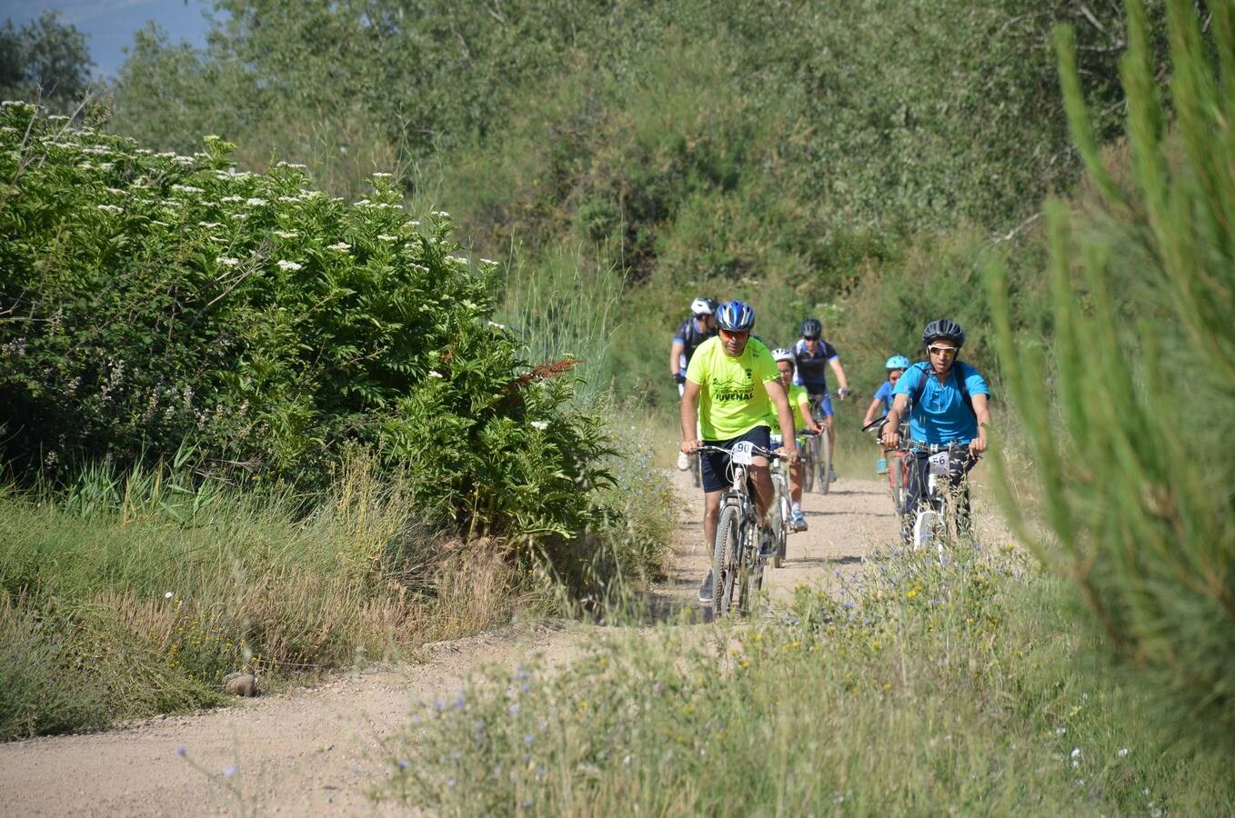 Participantes en el Día de la Bicicleta de Autol